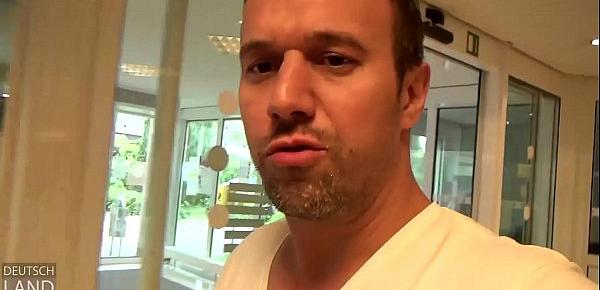 Kim kommt in die Klinik wegen Stangenfieber -- die Ärzte merken es erst als deren Stange fiebert - das Luder